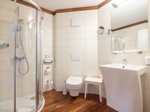 Deep soaking tub, eco-friendly toiletries, hair dryer, towels