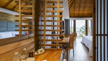 Junior Studio Suite | Bathroom | Shower, rainfall showerhead, hair dryer, bathrobes