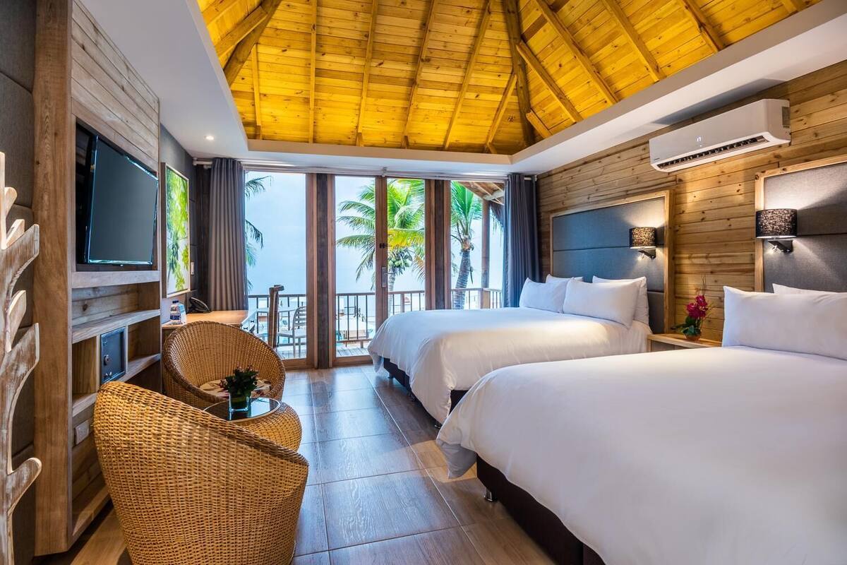 Ropa de cama de alta calidad y minibar
