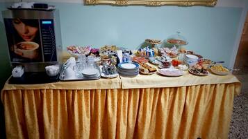 Petit déjeuner composé de spécialités régionales (20 EUR par personne)