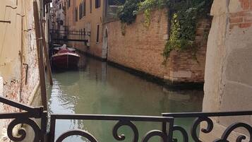 Suite Junior, vue canal | Vue de la chambre