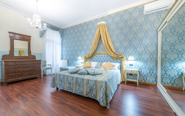Junior Suite "Alvise Dandolo", Canal View 