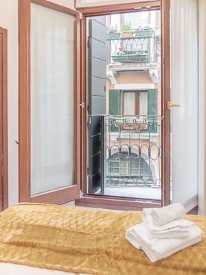 Apartment, 2 Bedrooms (Check-in online) - San Polo Canal View Apartments (Venice)