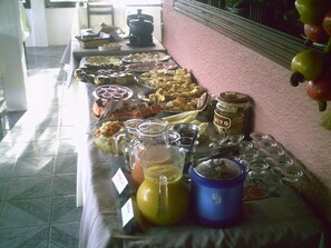 Desayuno buffet todos los días (con cargo)
