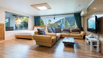 30 Type | Living area | Flat-screen TV