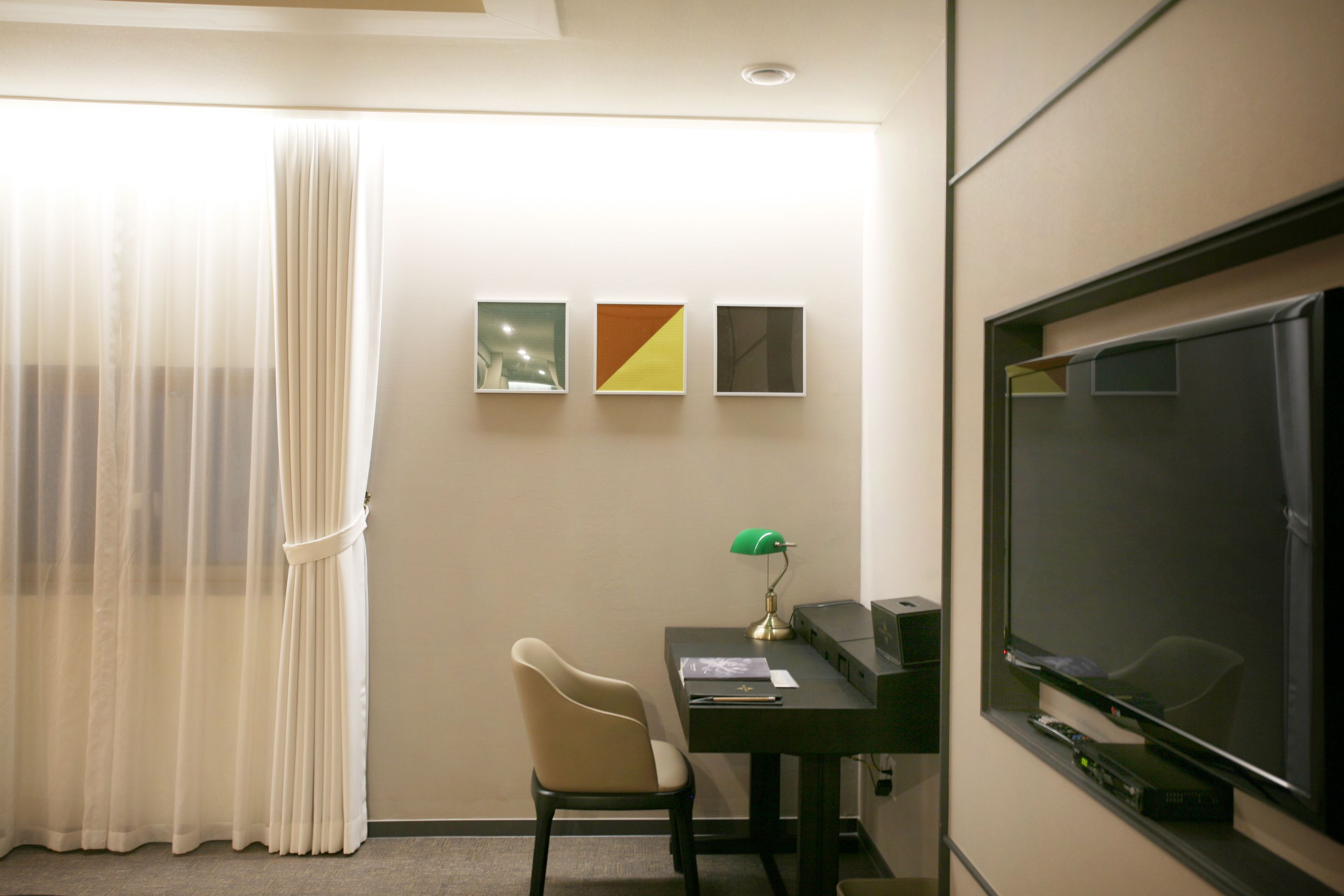 in-room safe, individually decorated, individually furnished, desk