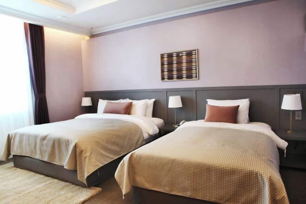 1 bedroom, in-room safe, individually decorated, individually furnished