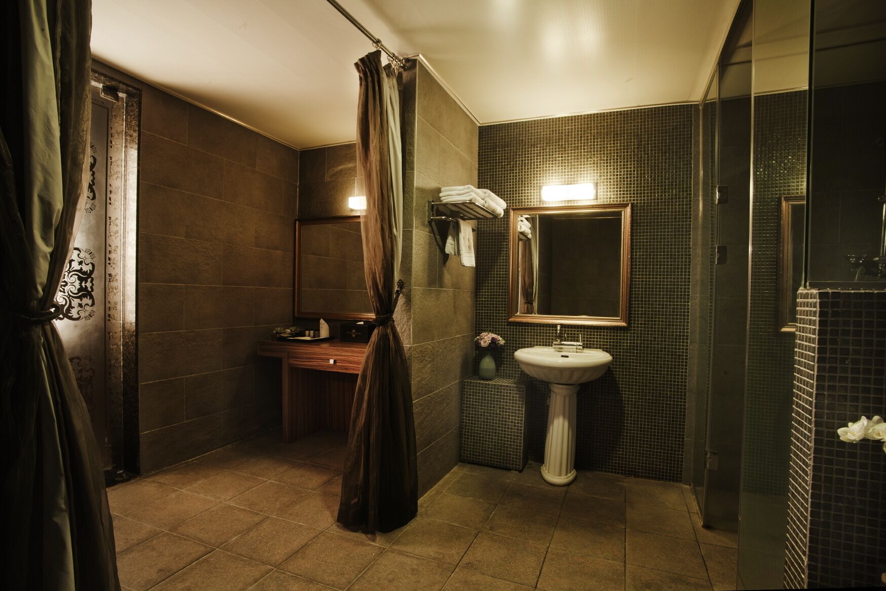 royal suite | bathroom | separate bathtub and shower, deep-soaking bathtub, free toiletries