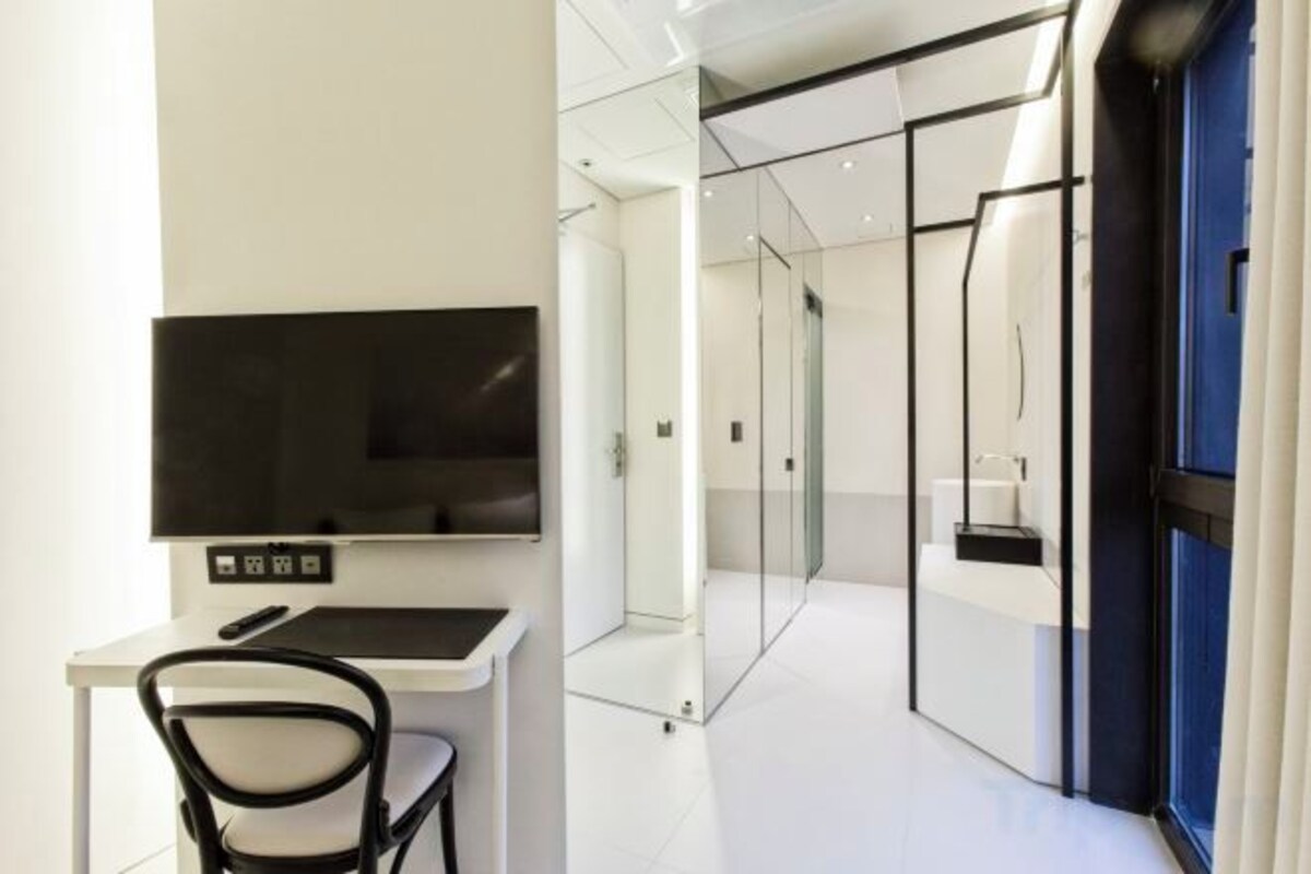 Economy Room