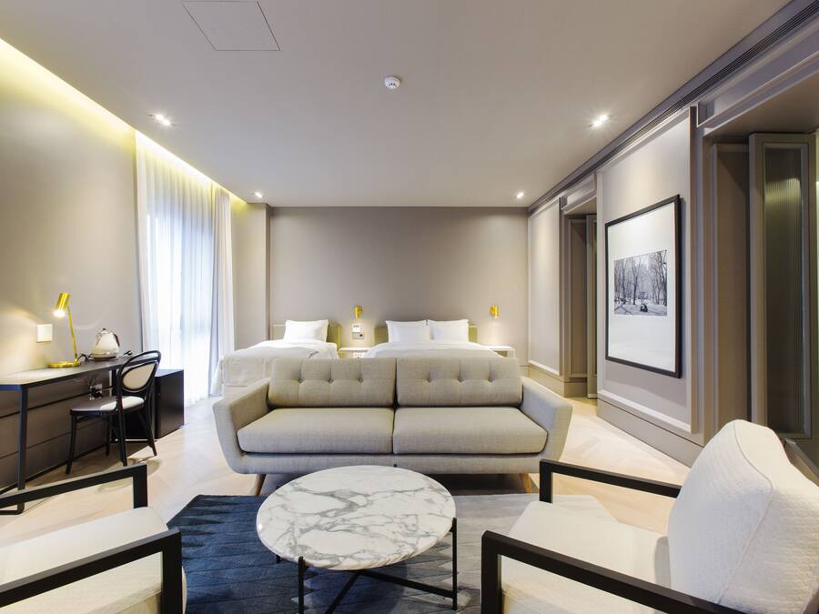 Caja de seguridad en la habitación, cortinas blackout y cunas