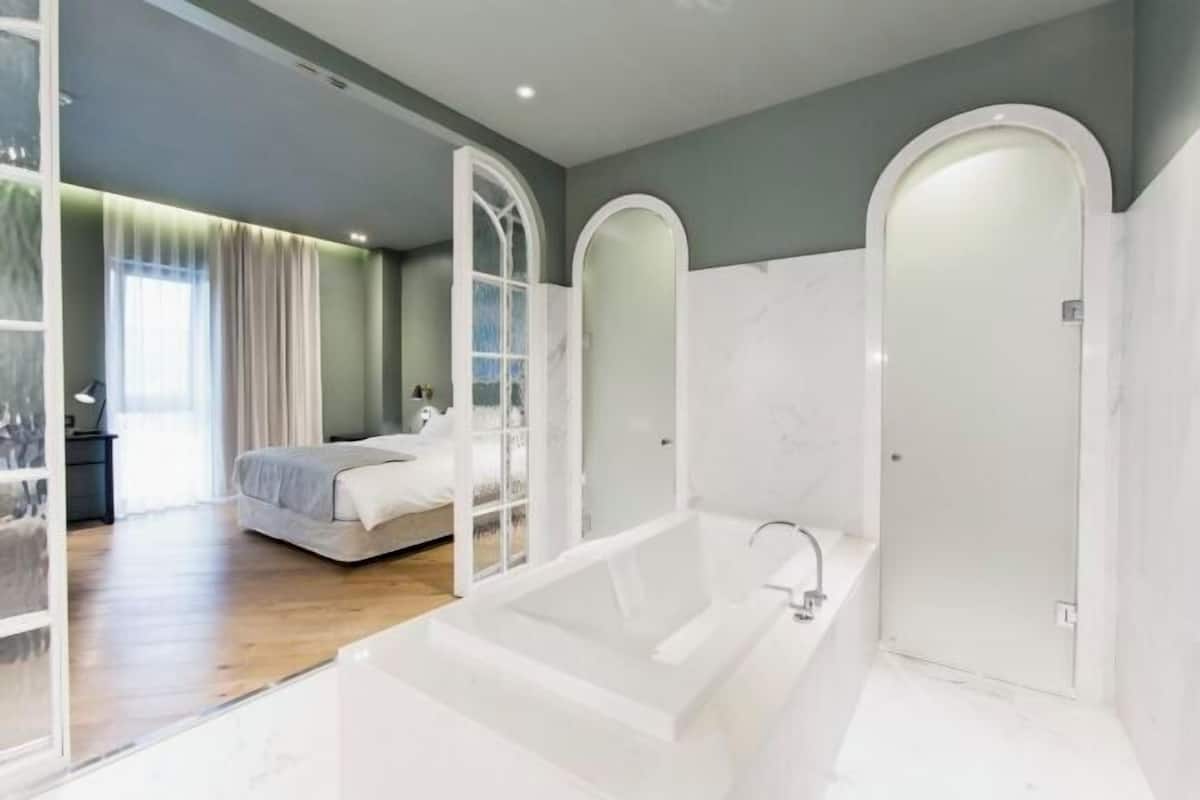 In-room safe, blackout curtains, cots/infant beds, rollaway beds
