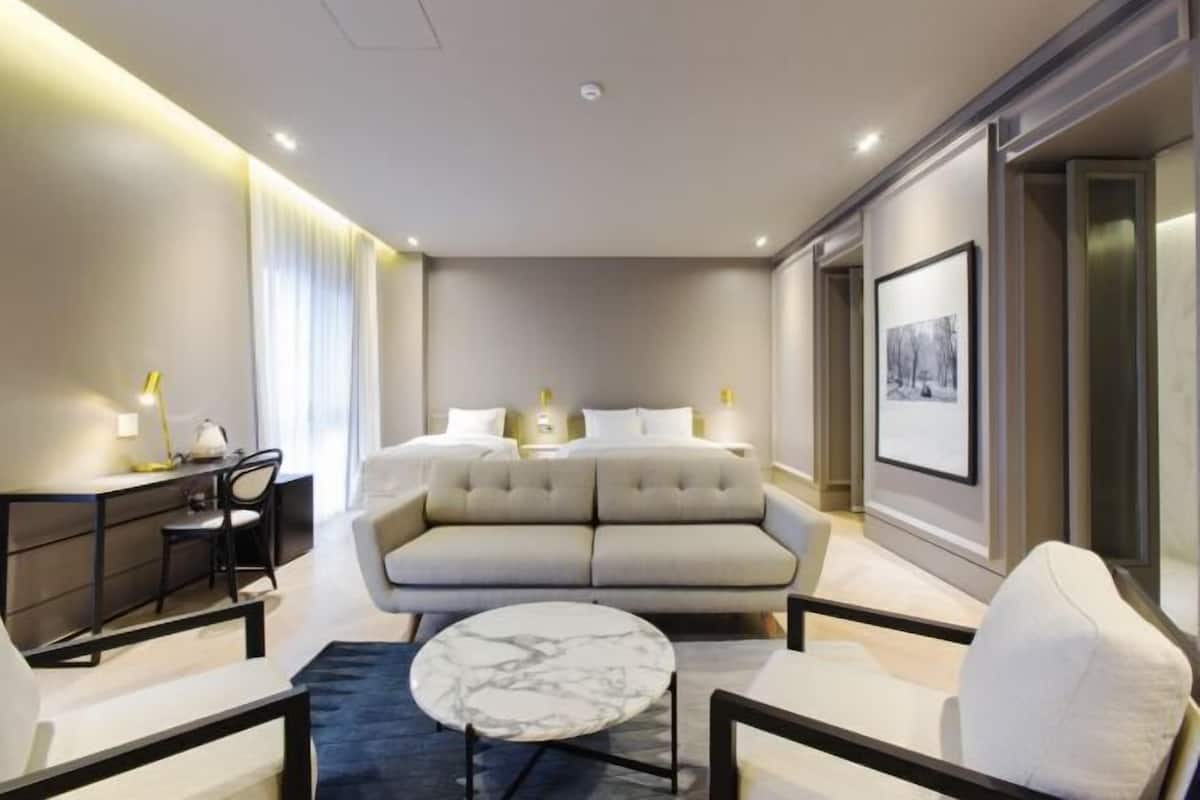 In-room safe, blackout drapes, cribs/infant beds, rollaway beds