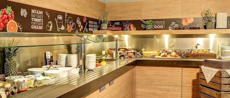 Desayuno buffet todos los días (con cargo)
