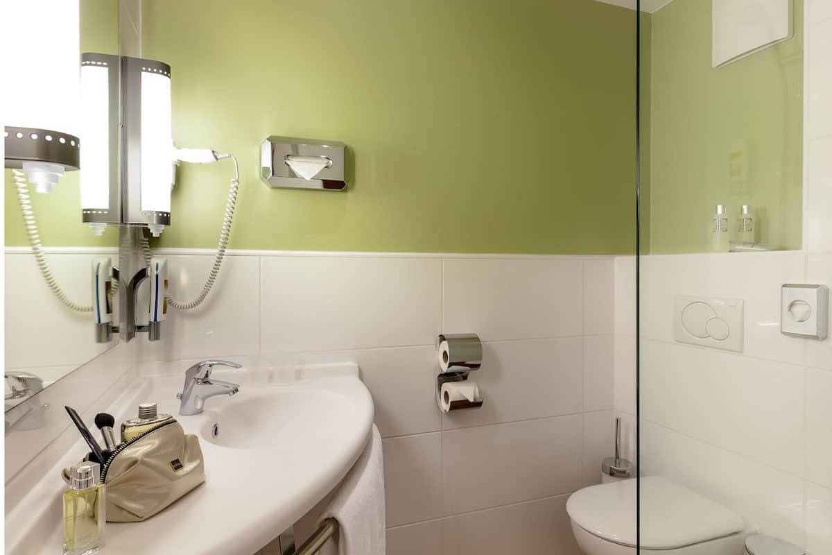 Standard Double Room, 1 Double Bed | In-room safe, desk, soundproofing, iron/ironing board