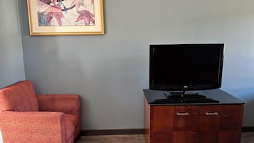 Bureau, fer et planche à repasser, lits pliants/supplémentaires