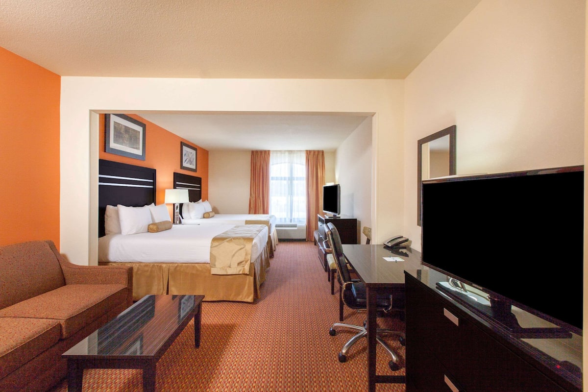 studio suite, 2 queen beds, non smoking | in-room safe, desk, iron/ironing board, free cots/infant beds