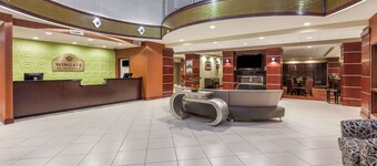 La Quinta Inn & Suites by Wyndham Tulsa Midtown