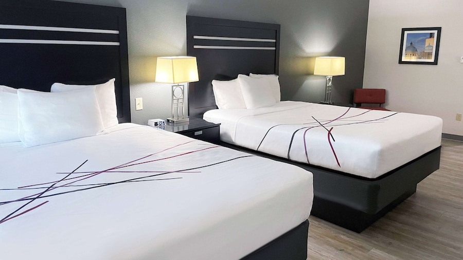 La Quinta Inn & Suites by Wyndham Tulsa Midtown