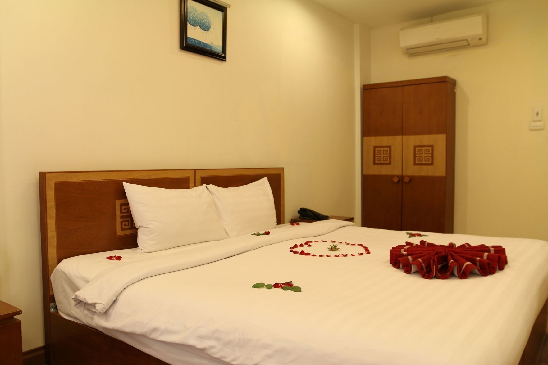 Frigobar, escrivaninha, Wi-Fi de cortesia, roupa de cama