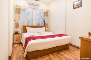 Minibar, escritorio, wifi gratis y ropa de cama