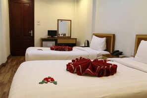 Executive Twin Room, 2 Single Beds | Minibar, desk, free WiFi, bed sheets
