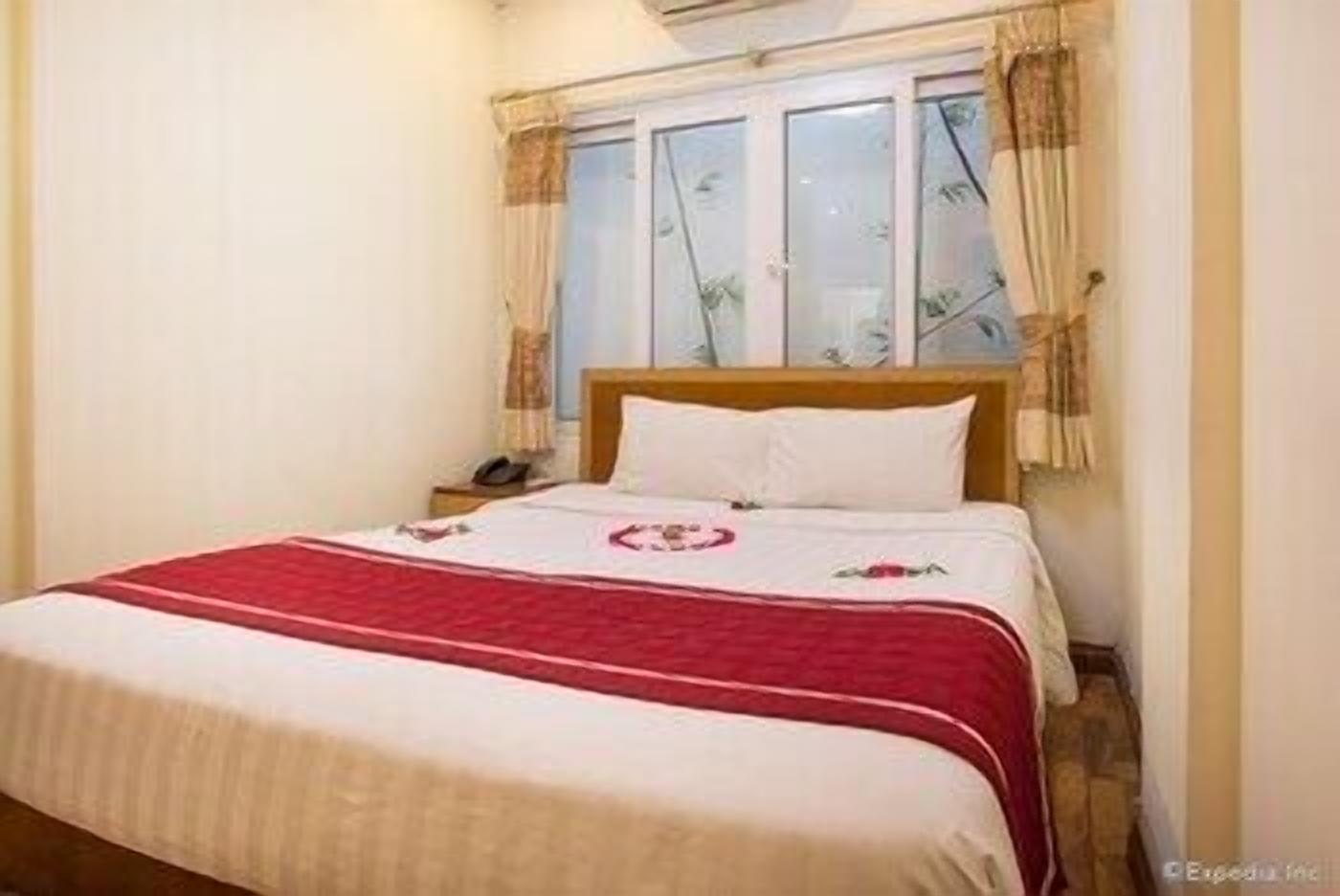 Minibar, desk, free WiFi, bed sheets