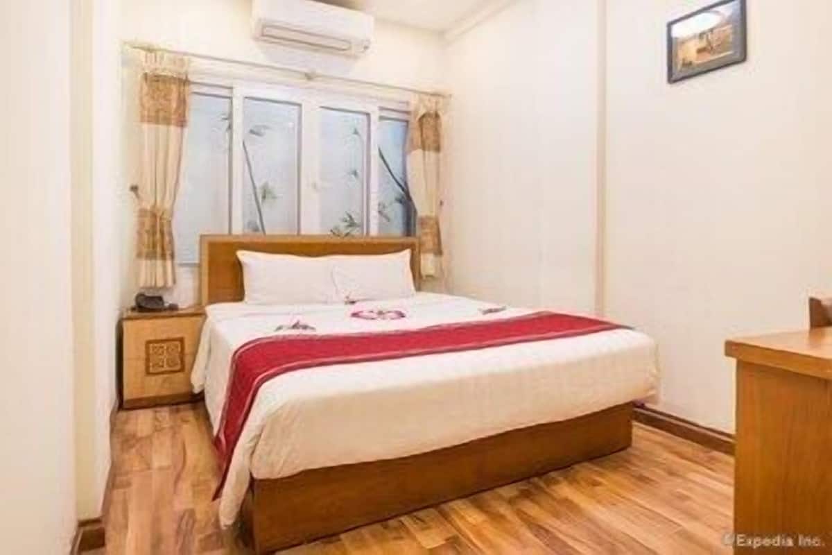 迷你吧、办公桌、免费 WiFi、床单