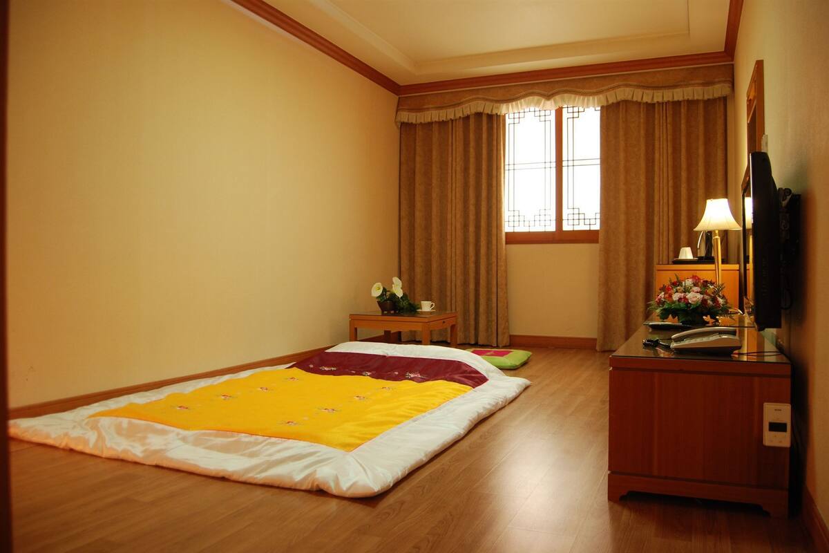 Minibar, desk, iron/ironing board, free WiFi