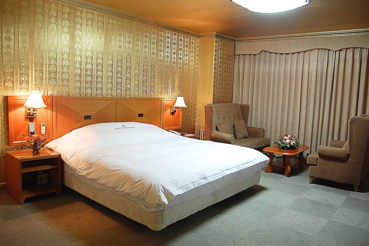 Minibar, desk, iron/ironing board, free WiFi