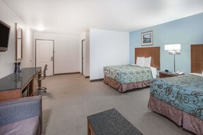 Suite estudio, 2 camas de matrimonio, no fumadores | Escritorio, tabla de planchar con plancha, wifi gratis y ropa de cama