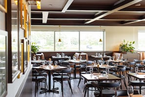 Restaurant - La Mer Beachfront Resort (Cape May)