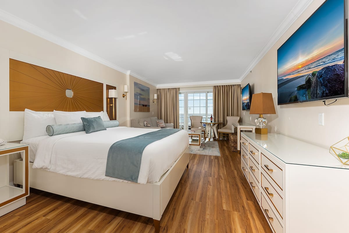 Premium Room, 1 King Bed with Sofa bed (Direct Ocean View) | In-room safe, iron/ironing board, free WiFi, bed sheets