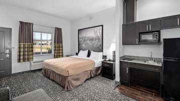 Room, 1 King Bed, Non Smoking (Efficiency) | Individually decorated, individually furnished, desk, blackout drapes