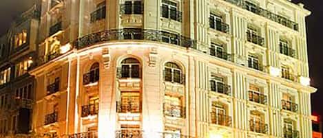 Façade de lâhĂ©bergement - soirĂ©e/nuit