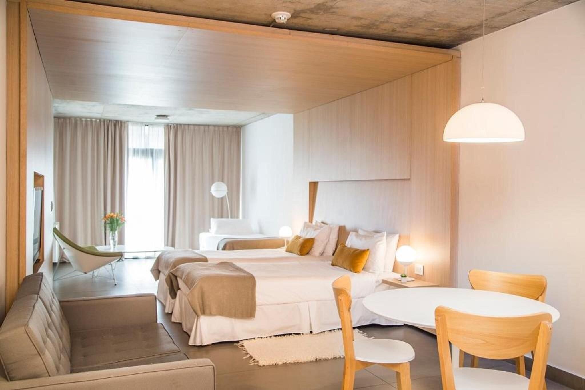 Chăn bông, nệm có lớp đệm bông, két bảo mật tại phòng 