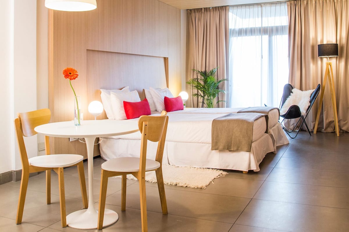 1 bedroom, down duvets, pillow-top beds, in-room safe