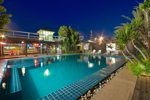 屋外プール、サンラウンジャー