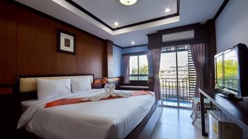ห้องสแตนดาร์ด | ตู้นิรภัยในห้องพัก, โต๊ะทำงาน, ผ้าม่านกันแสง
