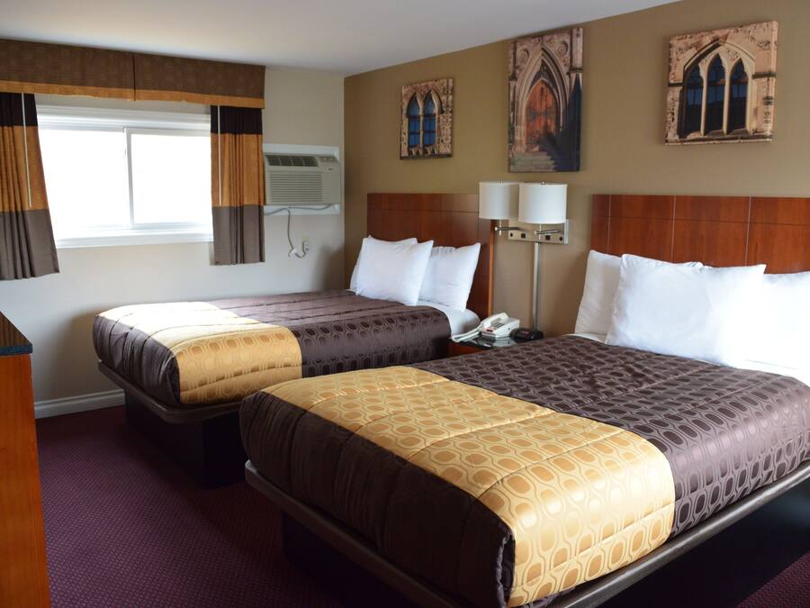 Habitación superior, 2 camas dobles | Wifi gratis