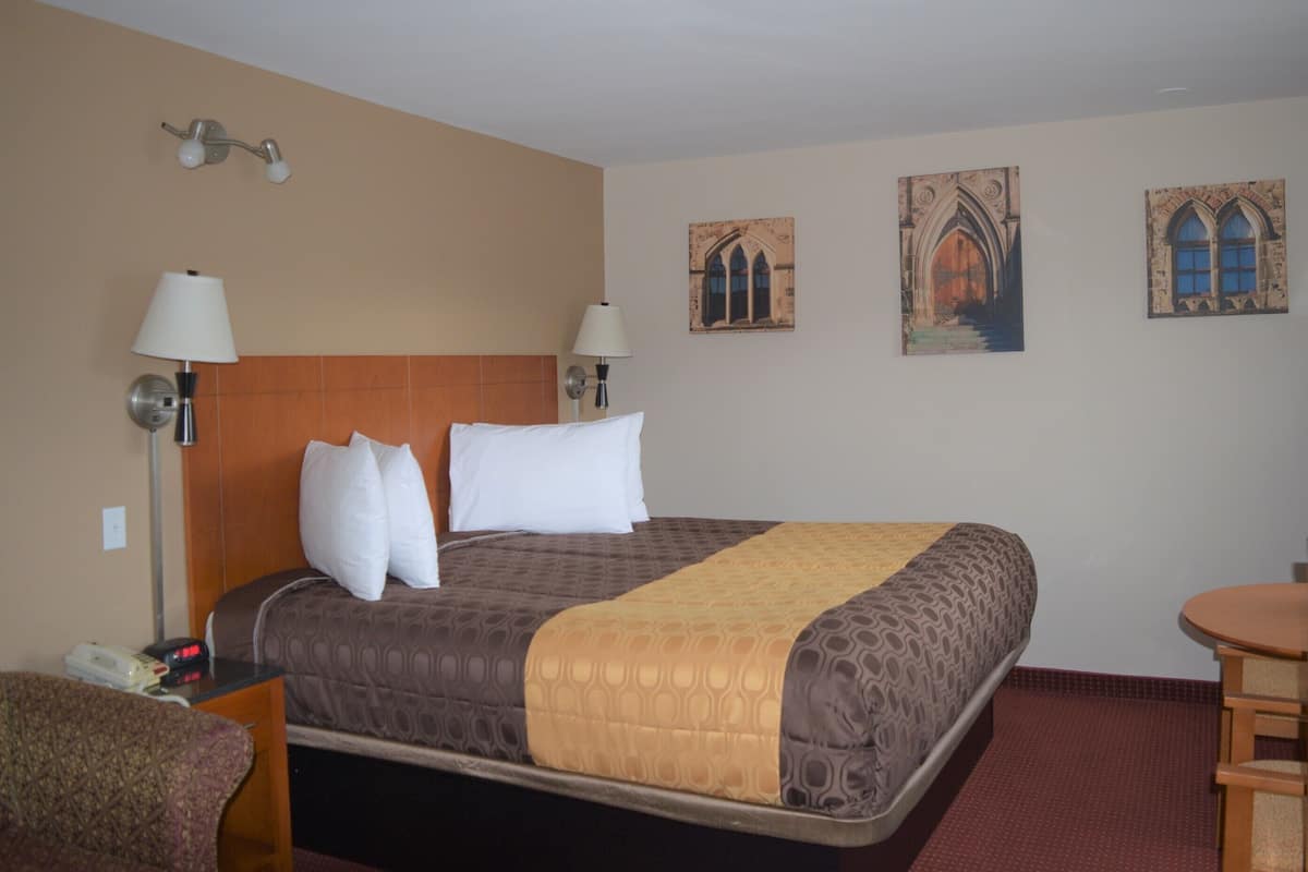 Room, 1 King Bed | Free WiFi