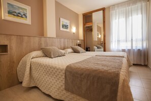 Standard Double or Twin Room | Minibar, in-room safe, individually decorated, individually furnished