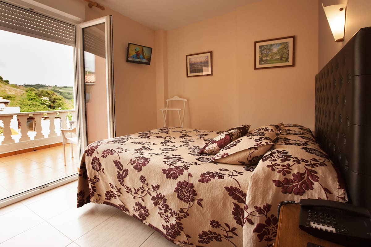 In-room safe, individually decorated, individually furnished, desk