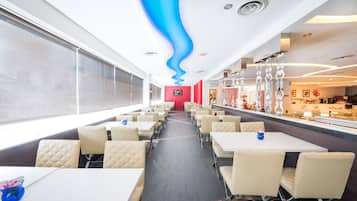 Se sirven desayunos, comidas y cenas