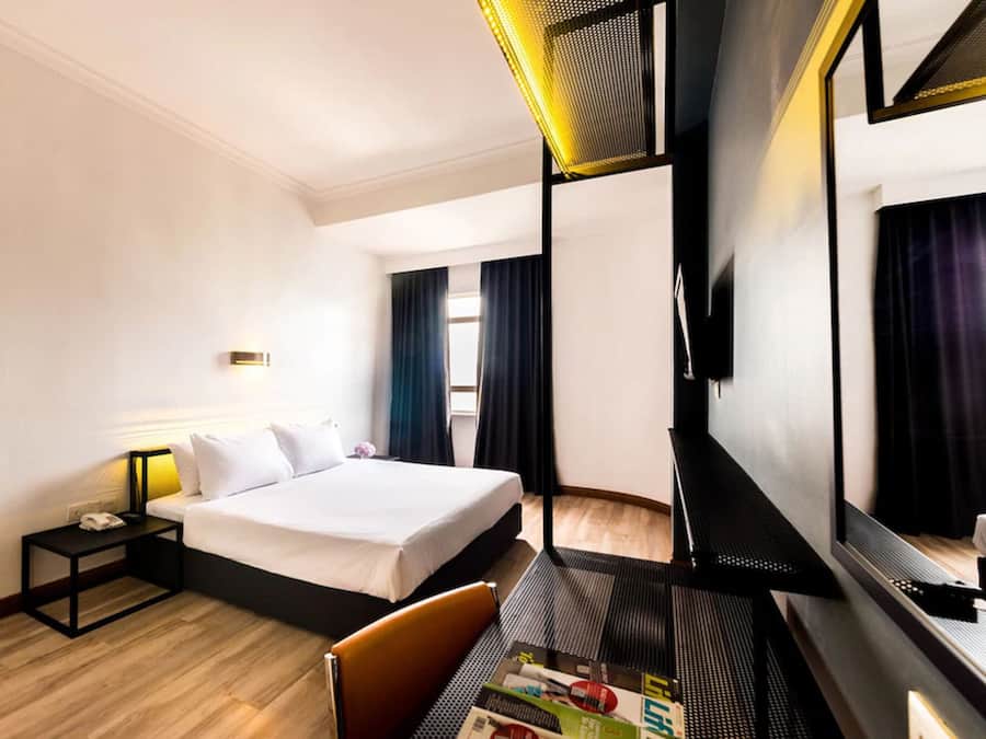 Meja, ruang kerja komputer riba, Wi-fi percuma