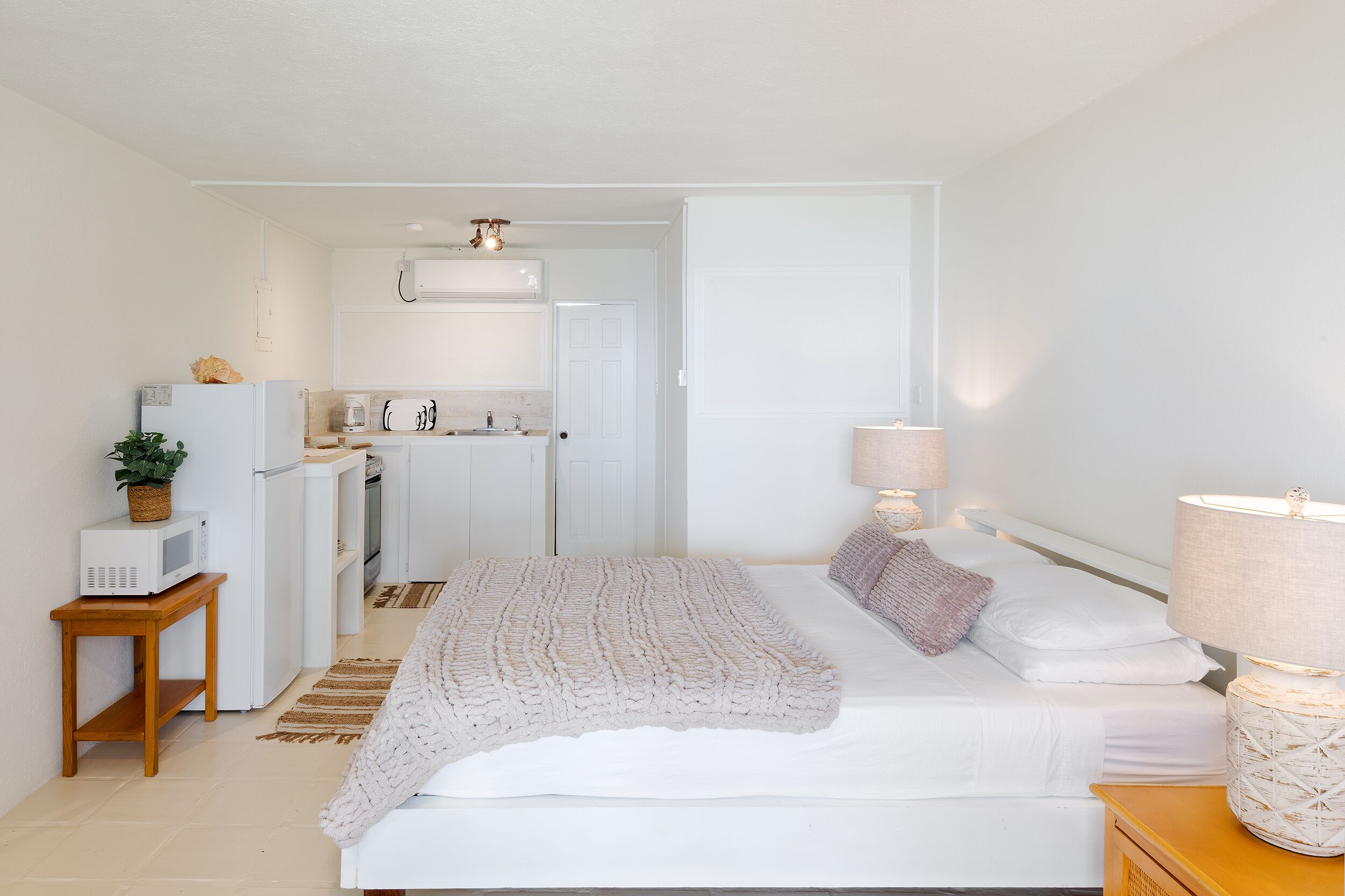 superior apartment, 1 bedroom, ocean view | individually decorated, individually furnished, laptop workspace