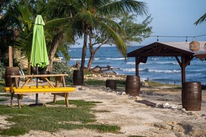 Serviço de jantar, churrasco, vistas para a praia