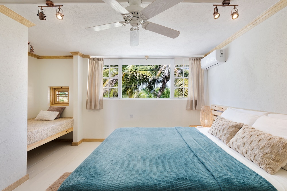 Surfers Bay Resort by null