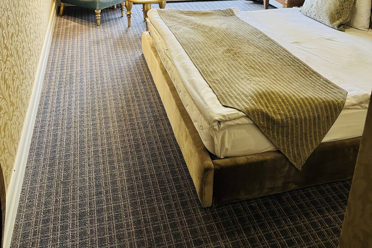 Deluxe Room, Lake View | 1 bedroom, minibar, in-room safe, desk