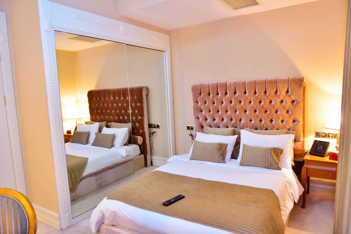Standard Single Room, 1 Bedroom, Lake View | 1 bedroom, minibar, in-room safe, desk