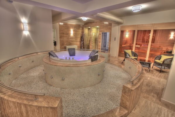 Sauna, bain à remous, hammam